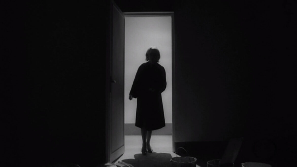 Bava's deft use of light and shadow illustrated here.