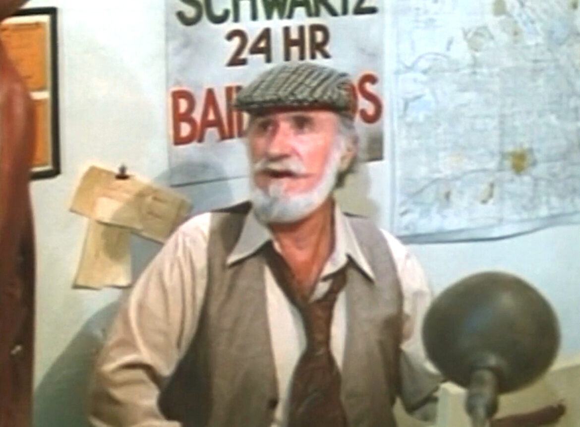 Keenan Wynn as Bill Schwartz.