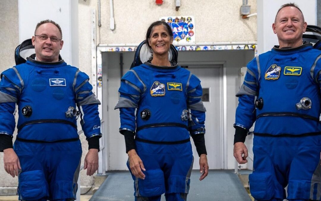 ‘I really like these suits.’ Boeing’s snazzy (and flexible) Starliner spacesuits have astronauts buzzing (exclusive)